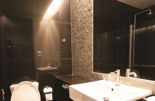 Nong Bon Hotel | Budget-Friendly Varrzon Residence with Kitchen & Breakfast