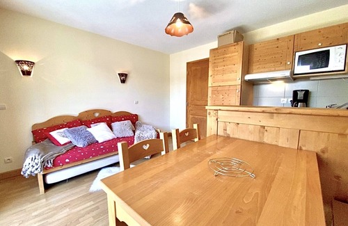 Saint-Paul-sur-Ubaye Apartment | Premier Vars Les Claux Residence with Pool & Spa Access