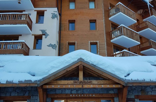 Les Claux Apartment | Experience VARS PISTES: Poolside Retreat for 5 Guests