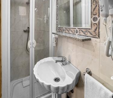 Cruz de Humilladero House | Pet-Friendly Stay at Vas Málaga Ciudad with Family Amenities