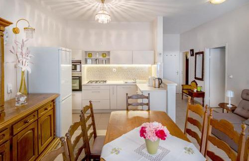Siofok Aranypart Apartment | Family-Friendly Stay at Vas Villa with 9.4/10 Rating