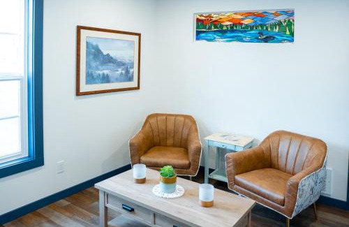 Palmer Hotel | Indulge in Vasanoja Suite 102 at Hyland Hotel - Child Friendly