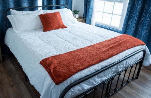 Palmer Hotel | Indulge in Vasanoja Suite 102 at Hyland Hotel - Child Friendly