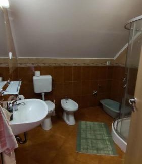 Gyoparosfuerdo House | Oceanfront Serenity at Vascsacsi Nyaraló - Rated 9/10!