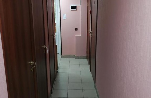 Murmansk Hotel | Budget-Friendly VashDom51 with Breakfast & Kitchen Amenities