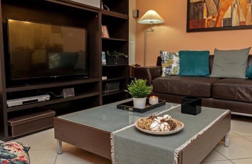 Saronikos Apartment | Welcoming Vasia's House in Kalivia for Family Getaways