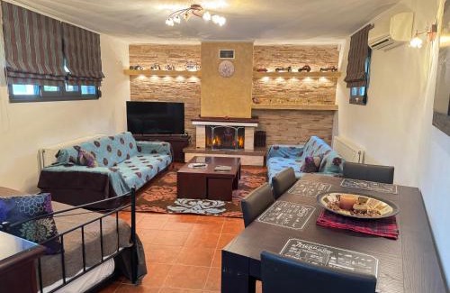 Trikala Apartment | Family-Friendly Vasiliki House: 4-Star Guest Rated Perfection