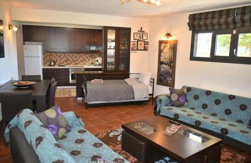 Trikala Apartment | Family-Friendly Vasiliki House: 4-Star Guest Rated Perfection