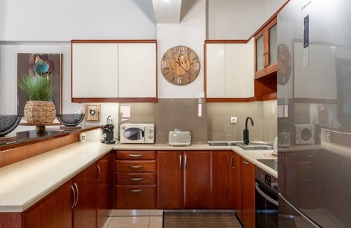 Makrys Tichos Apartment | Vasilikis Apartments: Family-Friendly Retreat with Kitchen