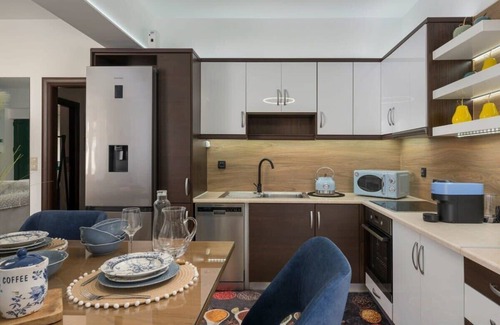 Makrys Tichos Apartment | Vasilikis Apartments | Family-Friendly Retreat with Kitchen