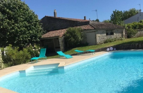Mornac-sur-Seudre House | Vast Charentais mansion, swimming pool and private garden, rated 5*.