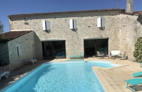 Mornac-sur-Seudre House | Vast Charentais mansion, swimming pool and private garden, rated 5*.