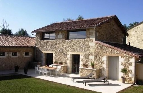 Vanxains House | Relaxing Retreat with Heated Pool in Dordogne-Périgord
