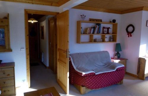 Les Allues Apartment | Spacious Mont Vallon View Apartment with Balcony & Parking