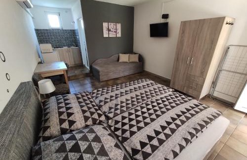 Siofok-Szabadifurdo Apartment | Vasti Apartman: Top-Rated Family Haven with Great Amenities