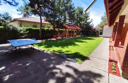 Siofok-Szabadifurdo Apartment | Vasti Apartman: Top-Rated Family Haven with Great Amenities