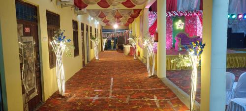 Pukhrayan Hotel | Vasundhara Garden