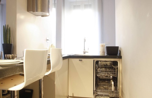 Vatican Apartment | Vatican Stylish Apartment with Wifi & Family-Friendly Amenities