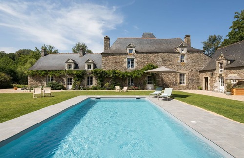 Malansac Cottage | Experience VAU D'ARZ MANOR - Gîte Rochefort with Ocean Views