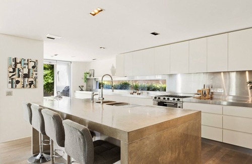 Vaucluse House | Discover Vaucluse Palms House: Family-Friendly Getaway