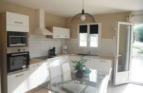 Le Barroux House | Discover Vaucluse: Pied du Ventoux - Family-Friendly Retreat