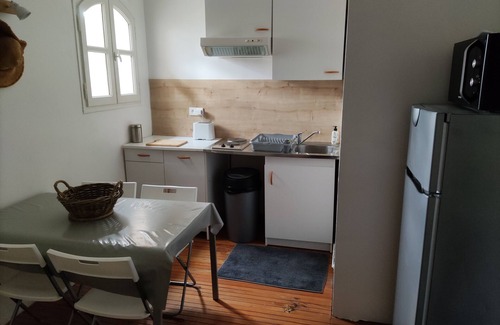 Sorgues Apartment | Vaucluse Rental: 10/10 Rated with Private Pool & Kitchen