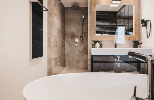 Zillertal Hotel | VAYA Zillertal: Relax by the Pool and Enjoy Spa Amenities