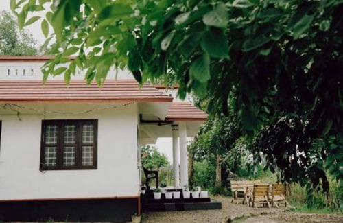 Alappuzha House | Discover VayalMonk: Island Villa Resort with Spa & Kitchen