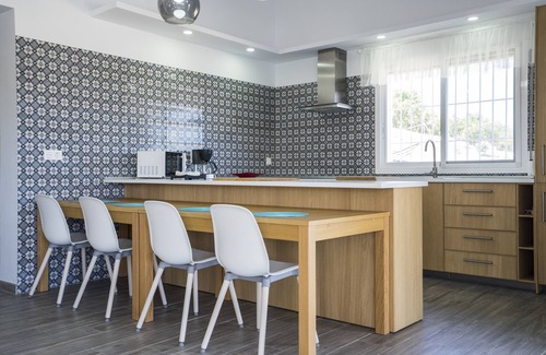 Benamocarra Cottage | VAYAVISTA HOUSE: Idyllic Country Retreat with Pool & Spa