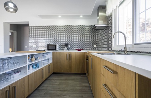 Benamocarra Cottage | VAYAVISTA HOUSE: Idyllic Country Retreat with Pool & Spa