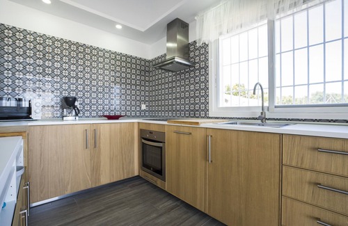 Benamocarra Cottage | VAYAVISTA HOUSE: Idyllic Country Retreat with Pool & Spa