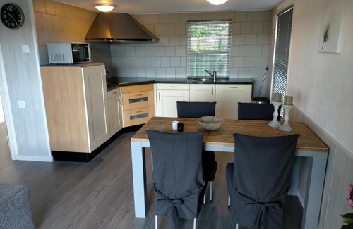 Oisterwijk Ski Chalet | Pet-Friendly Vazonics Valkenbosch in Oisterwijk