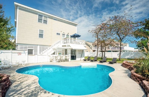 Sandbridge House | VB Paradise: Private Pool & Hot Tub with Ocean Views