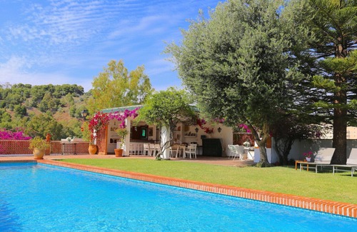 Malaga-Este Apartment | VILLA CLAVERO: 2-Bedroom Retreat with Pool & Garden