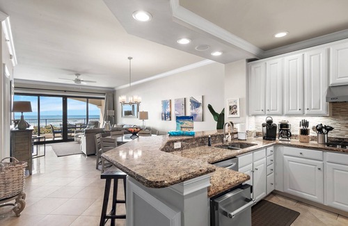 Crystal Beach Condo | Villa Coyaba: Beachfront Bliss with Top Amenities Await