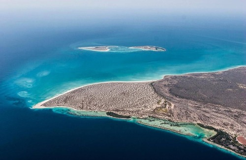 La Tortuga Boat Rental | Discover Isla La Tortuga: Family-Friendly Beach Camping Adventure