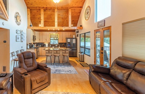 Graham House | Pet-Friendly Veale Creek Retreat by Possum Kingdom Lake