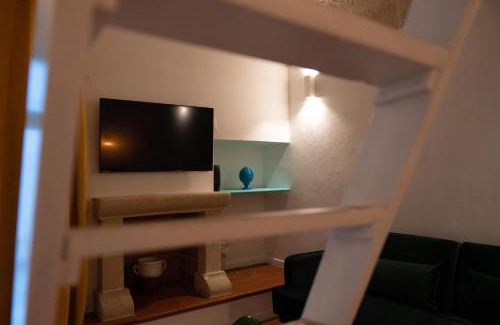 Mottola Apartment | Discover Vecchia Mottola: Pet-Friendly Hotel with Breakfast