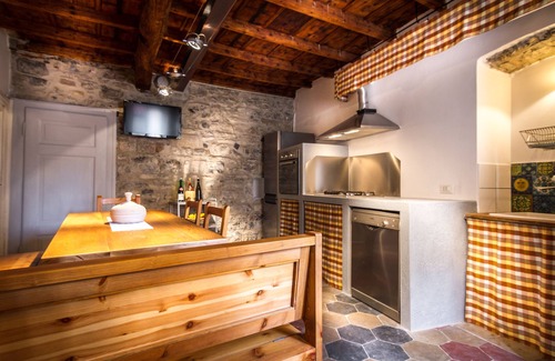 Torno Cottage | Splendid Vecchio Borgo with Lake View and Spa Amenities