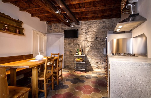 Torno Cottage | Splendid Vecchio Borgo with Lake View and Spa Amenities
