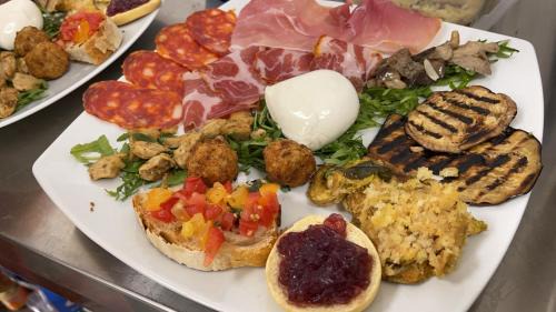 Spezzano Albanese Bed & Breakfast | Discover Vecchio Frantoio: Family-Friendly with Pool & Hot Tub