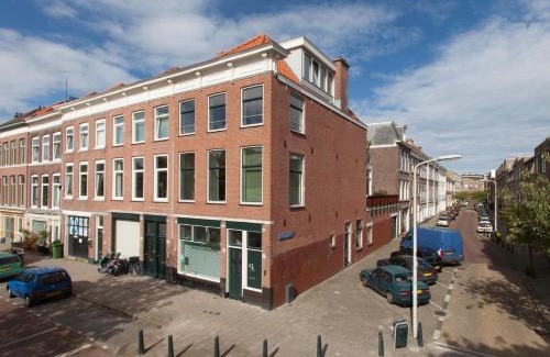 The Hague Center Apartment | VeenkadeBnB: Pet & Child Friendly with 9.2/10 Guest Rating