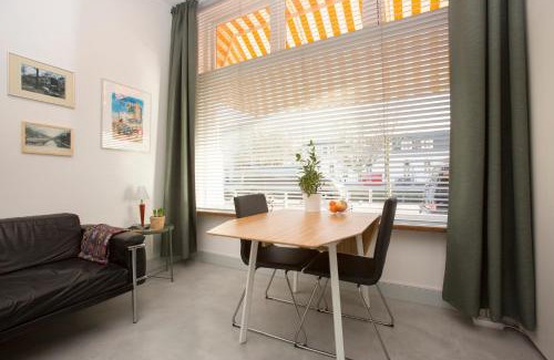 The Hague Center Apartment | VeenkadeBnB: Pet & Child Friendly with 9.2/10 Guest Rating