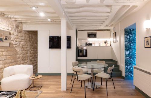 Quartier des Invalides Apartment | Discover Veeve - A Story in Stone for Families