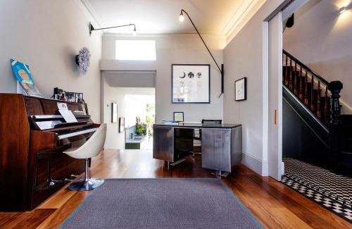 Brondesbury Park House | Discover Veeve - Kensal Rise Retreat for Family Getaways