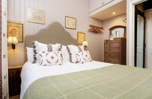 Addison Apartment | Veeve - Sinclair Sophistication: 5-Star Family Retreat