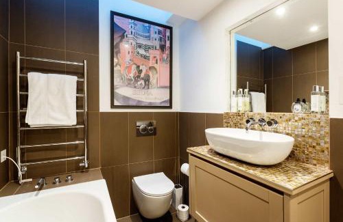 Bedford House | Discover Veeve - Southside Elegance for Family Stays