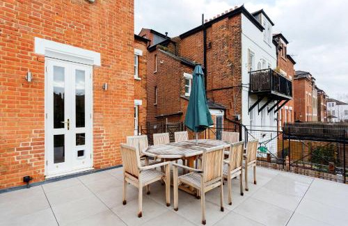 Bedford House | Discover Veeve - Southside Elegance for Family Stays