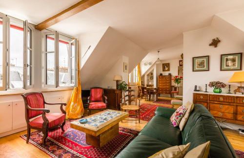 7th Arrondissement Apartment | 5-Star Veeve - Scenic Views to the Eighth Awaits You