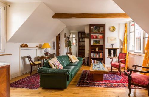 7th Arrondissement Apartment | 5-Star Veeve - Scenic Views to the Eighth Awaits You